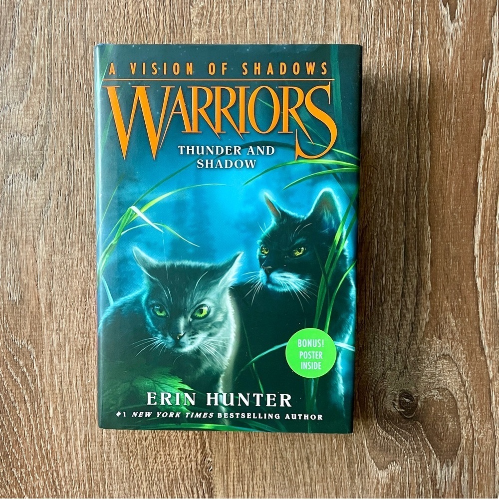 Hardcover Book Warriors A Vision of Shadows Thunder and Shadows Erin Hunter Cats